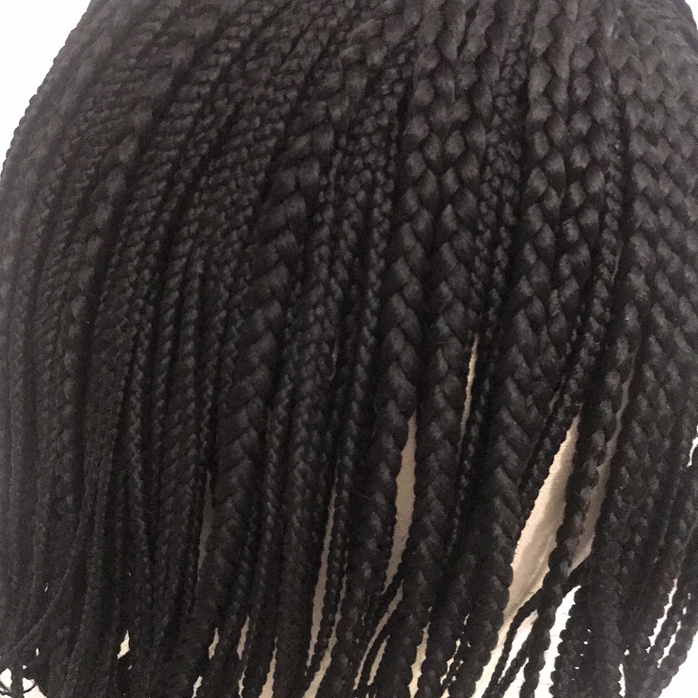 Short human wig - Picture 2 of 3